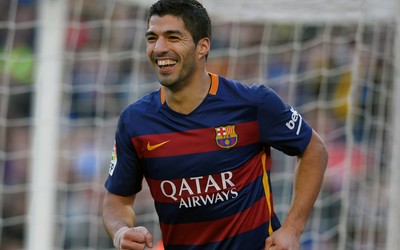 爱游戏独家-丹麦队球员赛后集体感谢球迷