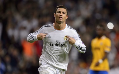 爱游戏焦点-克鲁格绝平后更衣室狂欢