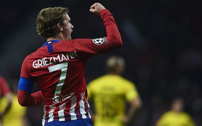 爱游戏精华-内维斯凌空斩霸气十足