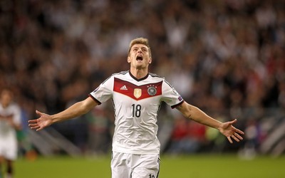 爱游戏热评-凯恩这球领球射门一气呵成