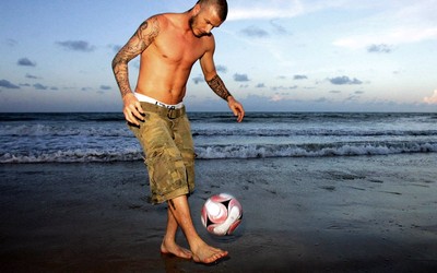 爱游戏热评-加拉格尔任意球精准找到队友